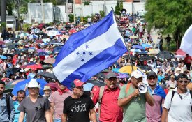 Professores e médicos mantêm protestos contra o governo hondurenho