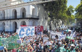 Milhares de trabalhadores dizem «basta» a Macri