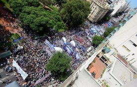  Milhares exigiram mudança de rumo para a Argentina