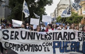 Professores universitários argentinos defendem Educação pública e salários