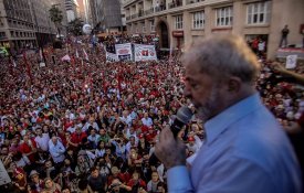 Um mar de gente em Porto Alegre em defesa da democracia