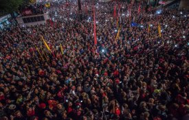 Brasileiros mobilizam-se em defesa de Lula e da democracia