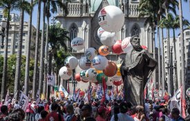Milhares nas ruas contra reforma trabalhista de Temer