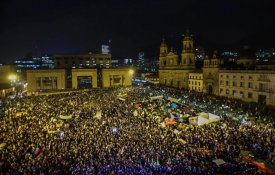 Milhares de colombianos voltam a manifestar-se em defesa da paz