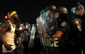  Quarto dia de protestos em St. Louis, após absolvição de agente