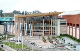 Trabalhadores fazem oito horas diárias, mas o Jumbo só quer pagar seis