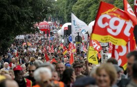 Milhares nas ruas de França contra a reforma laboral