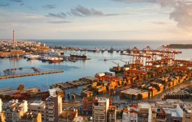 Grécia privatiza gestão do porto do Pireu