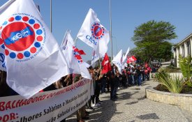 Greve no Dia/Minipreço fecha lojas e junta centenas em concentrações