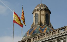 Governo espanhol suspende autonomia e autoridades catalãs prometem «oposição»