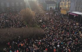 Milhares de islandesas protestaram contra a desigualdade salarial