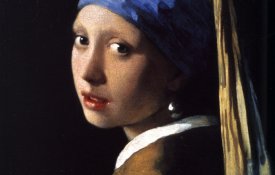 Amo-te nesta ideia nocturna da luz nas mãos