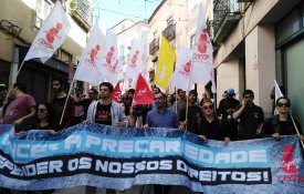 Milhares de jovens protestam nas ruas de Lisboa