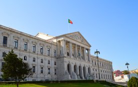 Rejeitar a chantagem, responder aos problemas do País