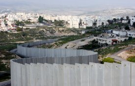 O muro do apartheid de Israel pode ser visto do espaço mas não no Google