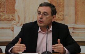 PCP questiona Governo sobre comissões bancárias na Caixa