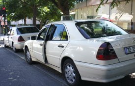  Taxistas admitem paralisação por tempo indeterminado