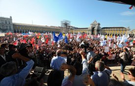 «Protestos massivos» foram obstáculo às intenções da troika