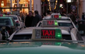  Associações denunciam desregulamentação do sector do táxi