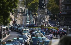  Taxistas determinados face à falta de resposta do Governo
