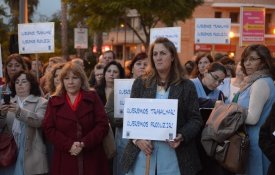 Governo recebe lingerie em protesto