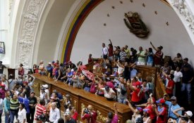 Direita venezuelana promove tentativa de golpe no Parlamento