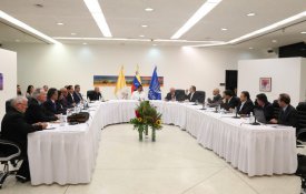  Governo e oposição dialogam à mesa na Venezuela