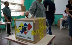 Eleições na Venezuela: autoridades criticam ingerências externas