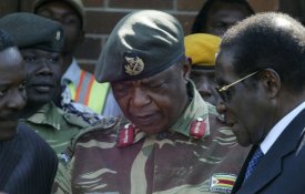 Emmerson Mnangagwa assume a presidência interina do Zimbabwe