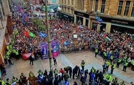 Milhares em Belfast e Glasgow contra a extrema-direita e o racismo