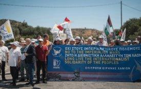 Protesto em Creta contra base naval da NATO