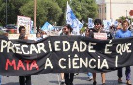 Esta noite celebra-se a ciência e luta-se por quem a faz