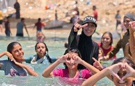 Sábado é dia de nadar com Gaza na Praia de Carcavelos