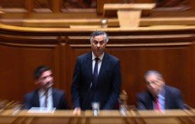 Caos nos Exames: como a culpa é do Governo, este quer colocá-la nos docentes