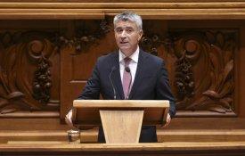 PS pediu «mais resposta» à crise, mas só levou a descida do IVA