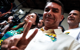 «Adeus, pátria e família». Flávio Bolsonaro fugiu para os EUA