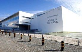 Câmara do Seixal financia transporte escolar face ao incumprimento do Governo