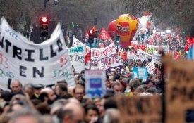 Mais de 1,5 milhão nas ruas em protesto contra a reforma de Macron
