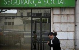 Lay-off: empresa fica com o lucro e Estado paga os salários