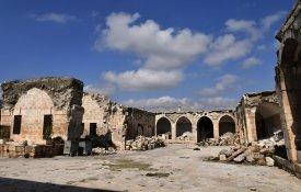 Sacos de areia protegem mosaicos inestimáveis no museu de Maarat an-Numan