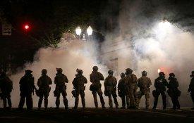Agentes encapuçados levam manifestantes: protestos em Portland há mais de 50 dias