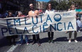 Bolseiros lançam «Luto pela Ciência»