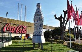 Um dia depois do 50 anos da Revolução, trabalhadores da Coca-Cola partem para greve
