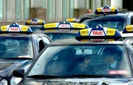 Táxis europeus em Bruxelas para exigir investigação dos «Uber Files»
