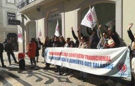 Trabalhadores do comércio retalhista de Lisboa reclamam aumentos salariais