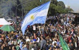 Professores argentinos em greve contra medidas de Milei 