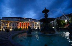 Pomar e Almada numa exposição sobre o Teatro Nacional D. Maria II