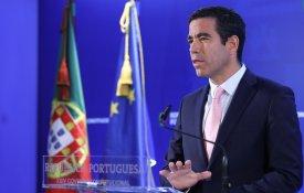 Falta de professores? Governo encara bolseiros de investigação como «tapa-buracos»