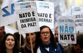 Enquanto as notícias de guerra nos atropelam, vamos à rua gritar «Paz sim, NATO não!»