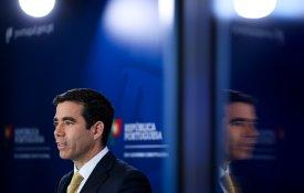 Governo anuncia alterações à imigração, ataca direitos humanos e mantém vistos gold 